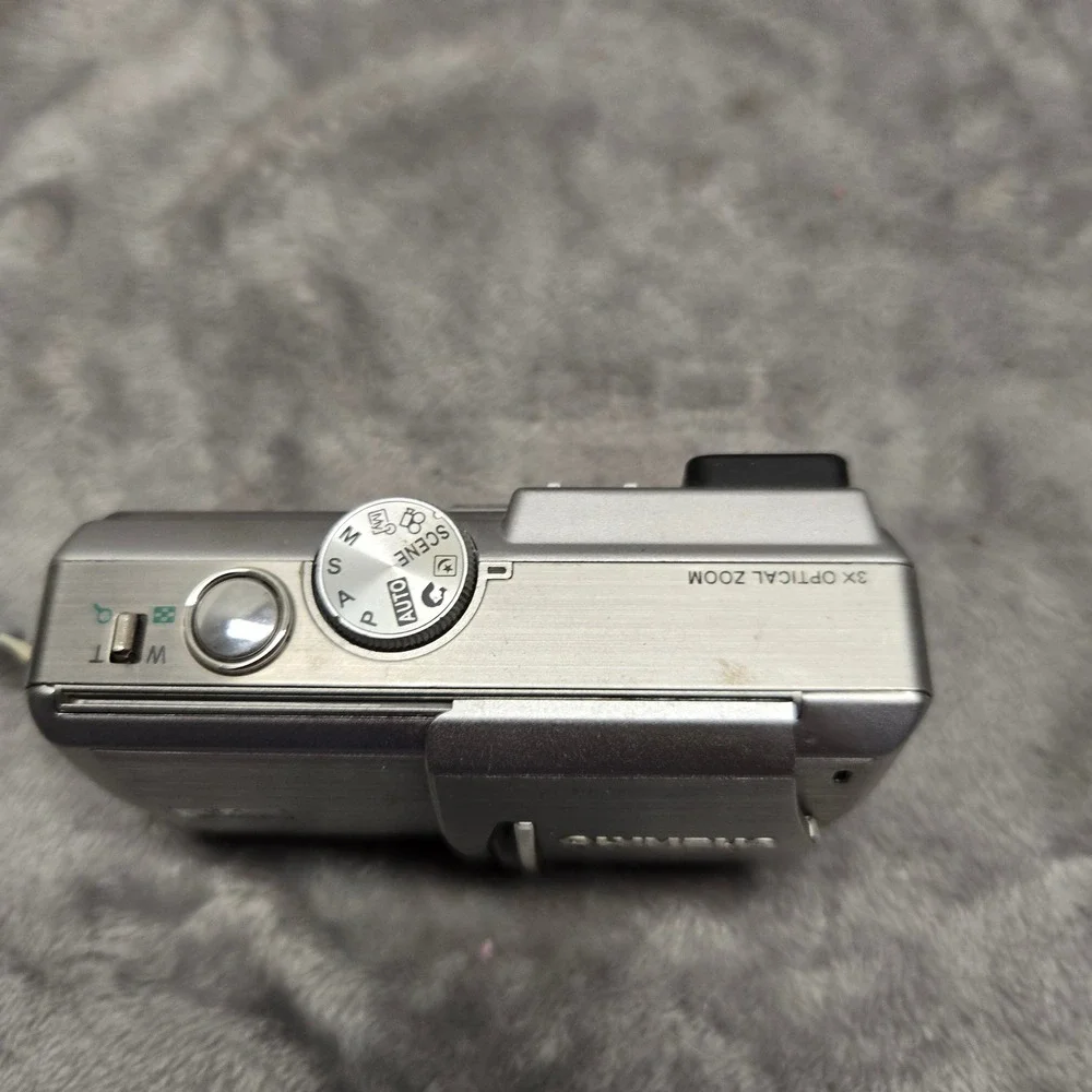 Olympus Camedia C-60 Zoom 6.1MP Digital Camera Silver PARTS ONLY C60 3x Optical